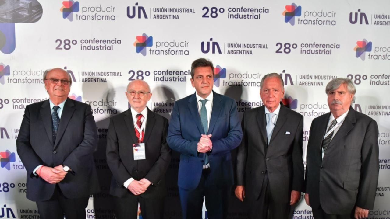 Sin la letra chica de Precios Justos, el Círculo Rojo se presta solo para la foto
