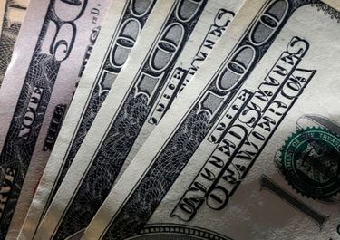 Un viernes frenético, con miniferiado cambiario en las cuevas