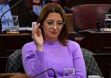 Florito: “En Educación, Perotti no pasa de grado”