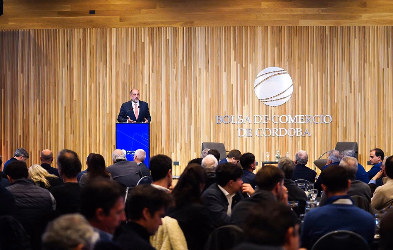 El ministro de Econom&iacute;a de Mart&iacute;n Llaryora, Guillermo Acosta, defendi&oacute; el programa de fomento de inversiones en la Bolsa de Comercio de C&oacute;rdoba&nbsp;