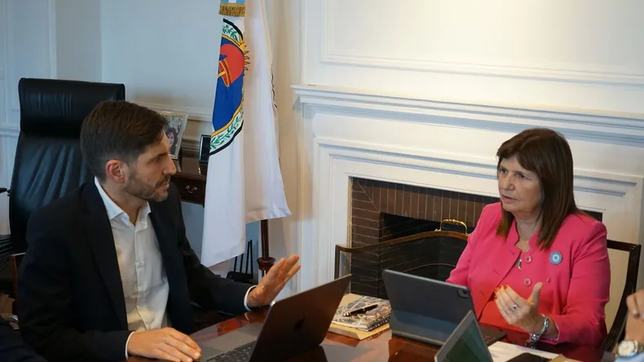 Maximiliano Pullaro y Patricia Bullrich, en su primer encuentro de gestión.