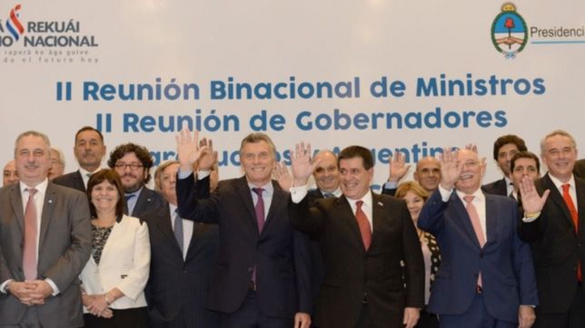 narcopolitica: macri no aterrizo en corrientes y dejo solo a colombi