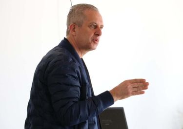 De pelear contra el covid a la cola para meterse en el Senado santafesino