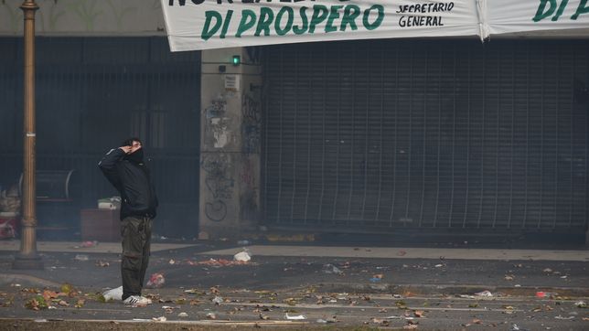 la interna de la cgt, otra vez expuesta en una marcha a media maquina contra la ley omnibus