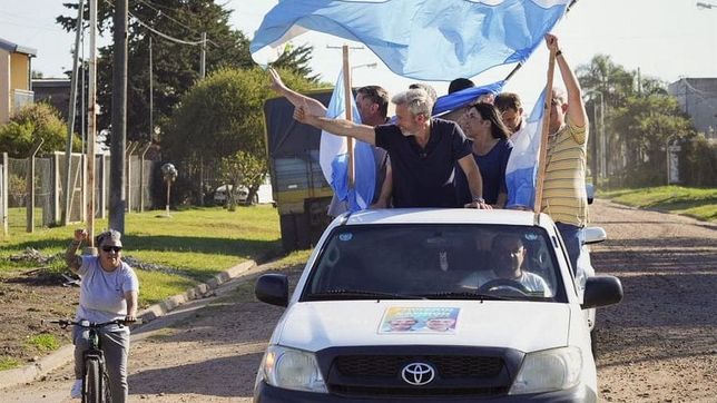 Rogelio Frigerio, candidato a gobernador de Juntos por Entre Ríos, en una recorrida por el interior de la provincia.