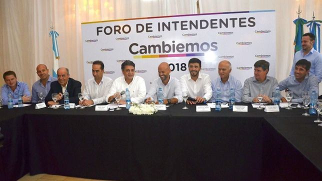 en pago adverso y con la crisis en carpeta, cambiemos convoca a sus intendentes