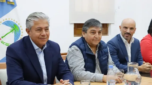 Rolando Figueroa firmó el decreto que creó el Régimen Especial de Acompañamiento Administrativo al Cese Voluntario por Trayectoria Laboral Vulnerable.