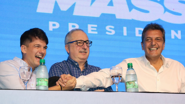 De campaña en Misiones: Lucas Romero Spinelli, Hugo Passalacqua y Sergio Massa.