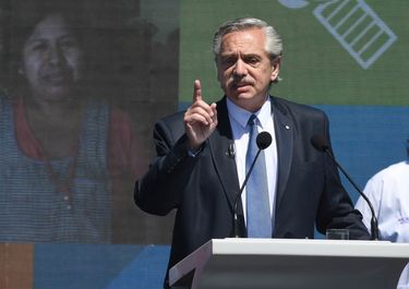 Fernández le paga con bonos a Larreta mientras batalla contra la Corte