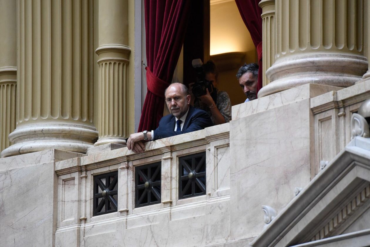 El gobernador Omar Perotti asisten en el Congreso a la votación del proyecto para fortalecer la justicia federal en Santa Fe.