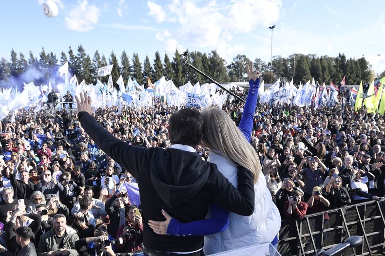 Axel Kicillof y Veronica Magario lanzan el Movimiento Derecho al Futuro.