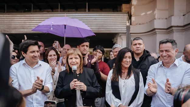 Gonzalo Roca, Patricia Bullrich, Laura Rodríguez Machado y Gabriel Bornoroni en un acto de campaña en Córdoba