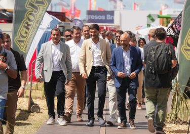 Maximiliano Pullaro junto a su ministro de Desarrollo Productivo, Gustavo Puccini, en Expoagro.