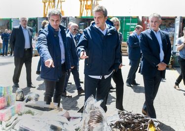 Massa usa los dólares de la importación para negociar precios con las empresas