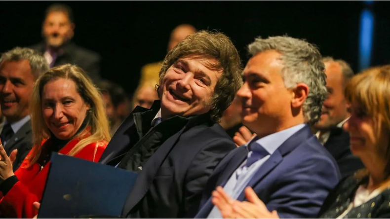 Sebastián Pareja, Javier Milei y Karina Milei.