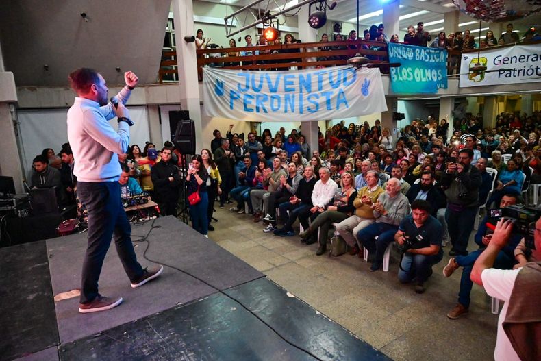 Martín Gill arenga.jfif