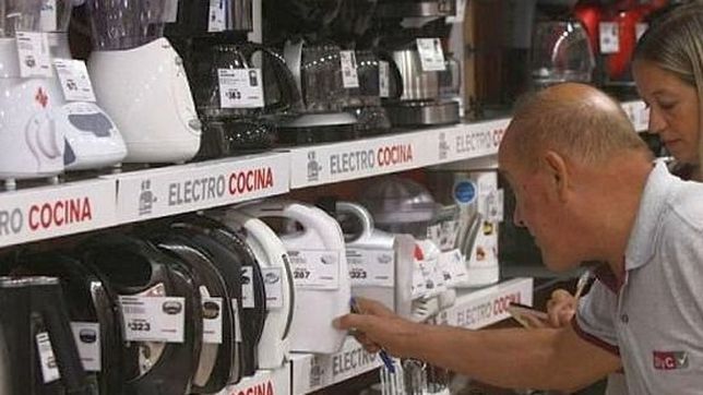 en julio, las ventas en comercios minoristas bonaerenses cayeron un 8,9%