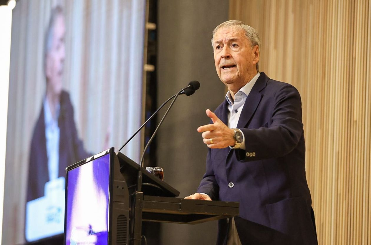 Juan Schiaretti disertó en la Bolsa de Comercio de Córdoba