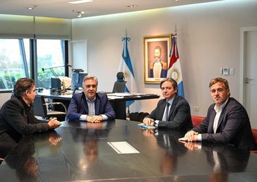 Llaryora, Asinelli y Achával debatieron sobre educación y desarrollo en América Latina