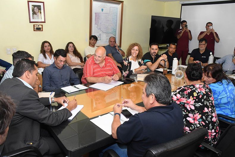 El primer encuentro del año en paritarias con la Intersindical pasó a cuarto intermedio: no hay acuerdo.