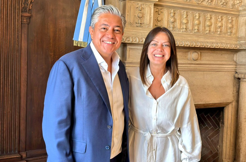Rolando Figueroa y Sandra Pettovello, durante la firma del acuerdo entre la administración nacional y el gobierno de Neuquén.&nbsp;