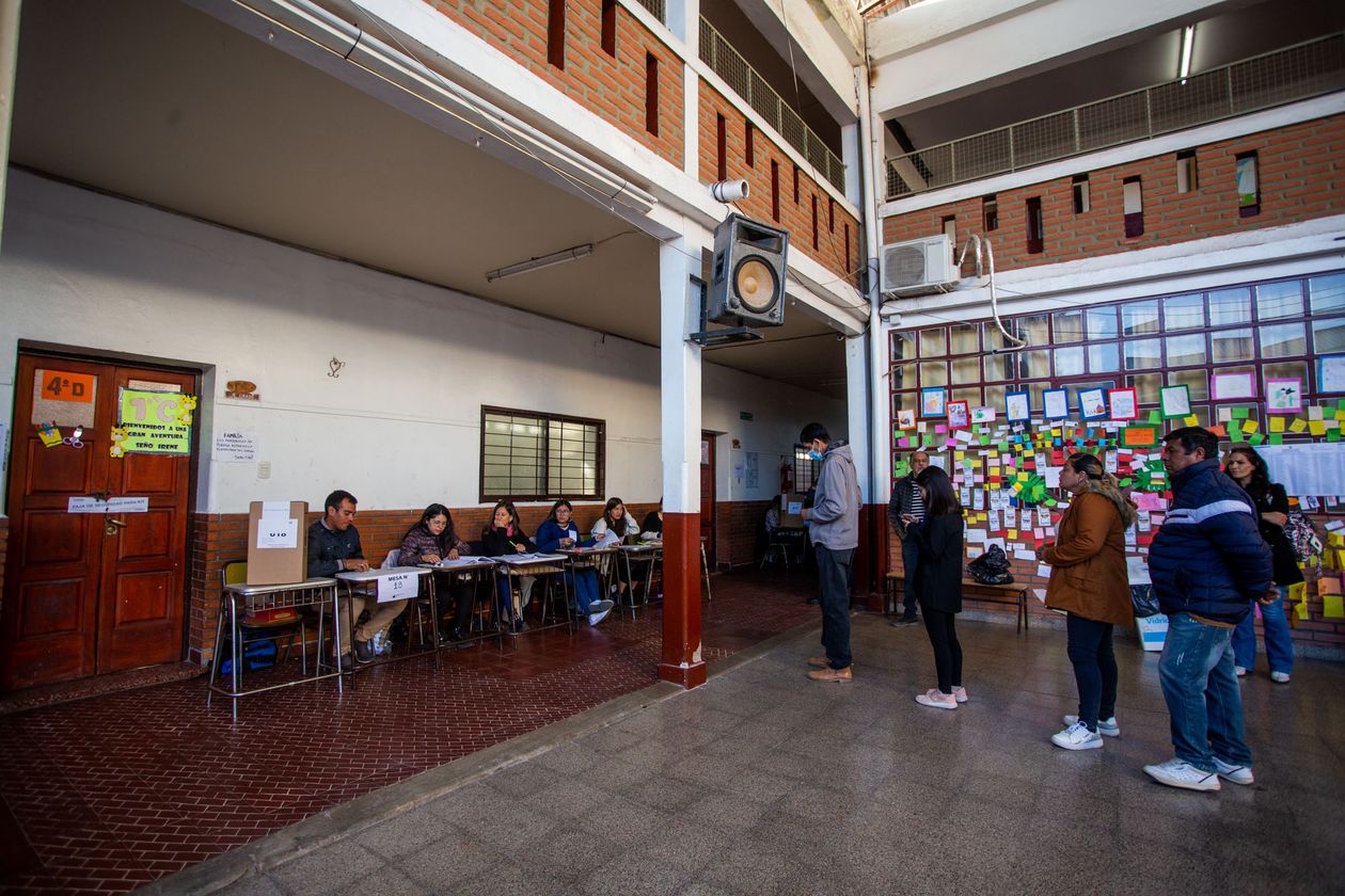 Muchas personas fueron a votar a la mañana
