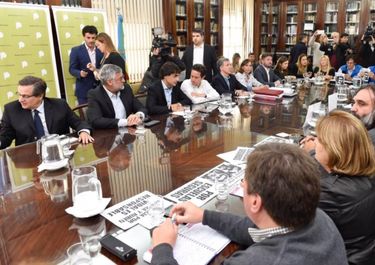 Vidal pone todo para frenar los paros docentes y madura el acuerdo