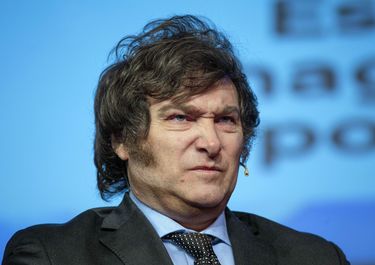 Recalculando. Javier Milei huele problemas.