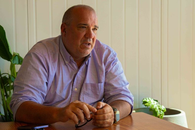El jefe de campaña de Carolina Losada sostuvo que el estilo del consultor Lucio Guberman 