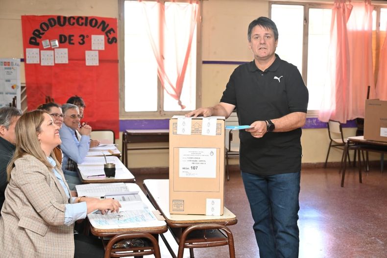 Mariano Gaido votó esta tarde en Neuquén. Mariano Gaido votó esta tarde en Neuquén.