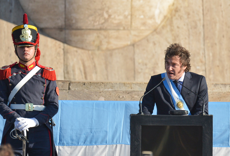 Javier Milei en el Monumento a la Bandera