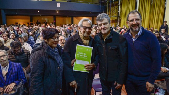 hurlingham: zabaleta entrego mas de 200 escrituras