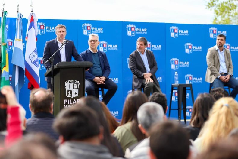 Federico Achaval anunci&oacute; la construcci&oacute;n de ocho nuevas escuelas.