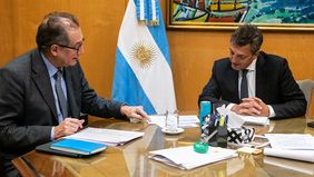 Pesce arma una vaquita con bancos y empresas para aportar al plan de Massa