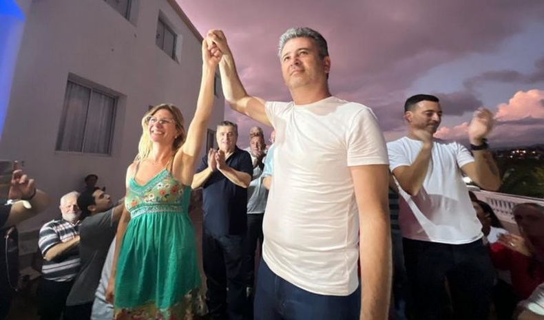 El radical Javier Dieminger celebra su reelección en la intendencia de La Falda. (Foto: El diario de Carlos Paz)