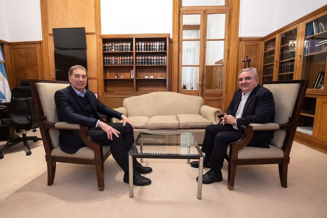 Diego Santilli con el gobernador de Catamarca, Raúl Jalil.