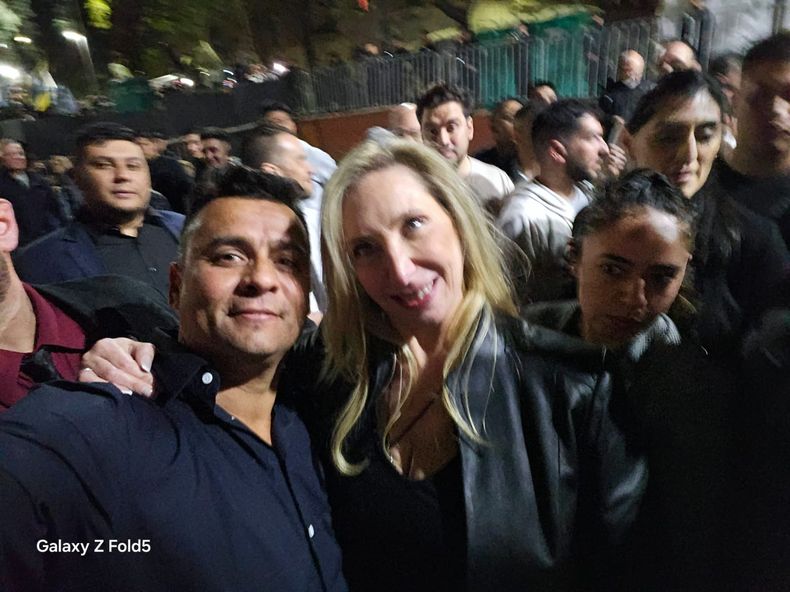 Andrés Laumann junto a Karina Milei, en un acto de LLA en Parque Lezama. Hoy el entrerriano, como candidato a diputado, está a un paso de llegar al Congreso.