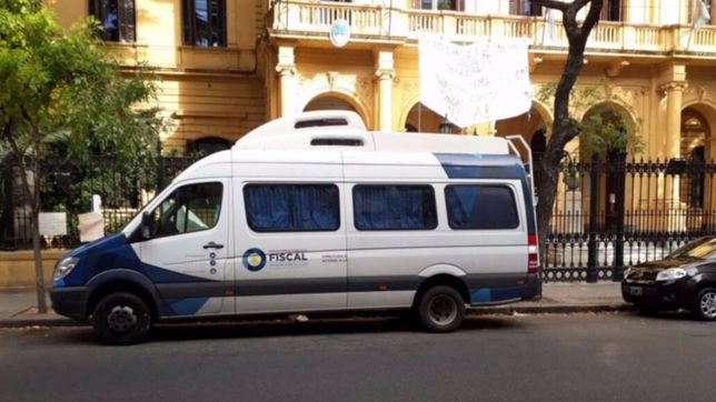 casualidades: invitan a jubilarse a la docente que denuncio a la policia portena casualidades: invitan a jubilarse a la docente que denuncio a la policia portena