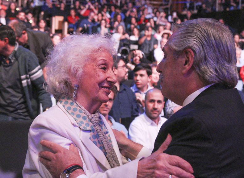 Alberto Fernández - Estela de Carlotto.jpg