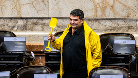 Alfredo Olmedo, de la campera amarilla a la sotana para ser el monje negro de LLA en Salta.