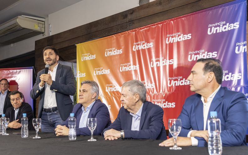 Con dificultades, el gobernador Maximiliano Pullaro construye un interbloque de Provincias Unidas lo más homogéneo posible.