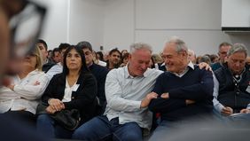 Darío Schneider y Atilio Benedetti, sonrientes en un congreso de la UCR de Entre Ríos, al lado de la vicegobernadora Alicia Aluani. Darío Schneider y Atilio Benedetti, sonrientes en un congreso de la UCR de Entre Ríos, al lado de la vicegobernadora Alicia Aluani.