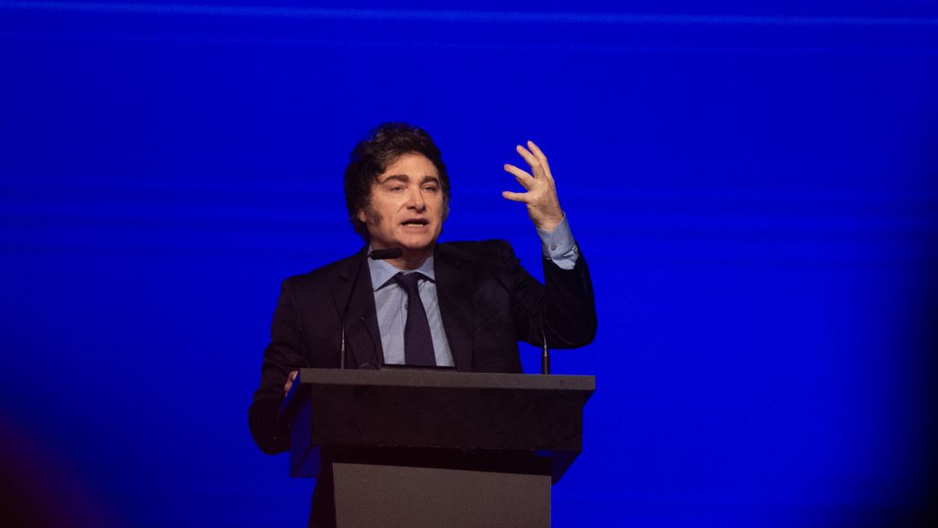 Qué sostiene a Javier Milei en el centro de la escena.