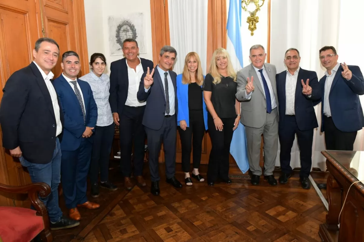 Pablo y Gabriel Yedlin, del acople oficial de la capital tucumana, junto a Jaldo, Chahla y otros candidatos.&nbsp;