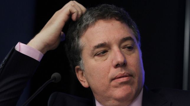 los dilemas de dujovne, el ministro recortador