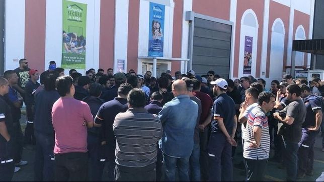 cierra una papelera en bernal: mas de 200 trabajadores despedidos