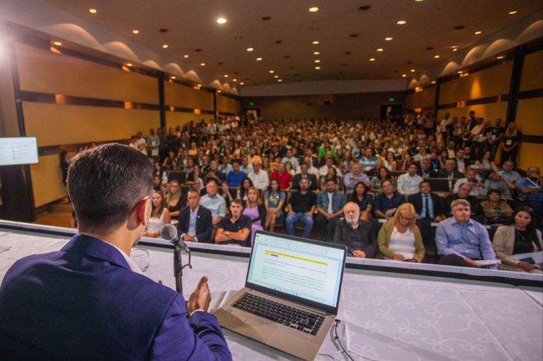 Julián Álvarez abrió las sesiones del COncejo Deliberante en Lanús.