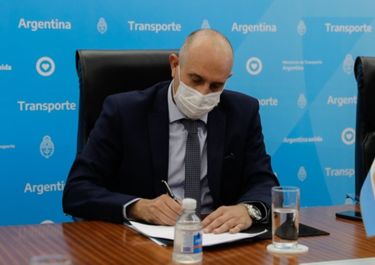 Las empresas piden sincerar las tarifas de gasoil: alerta por inflación