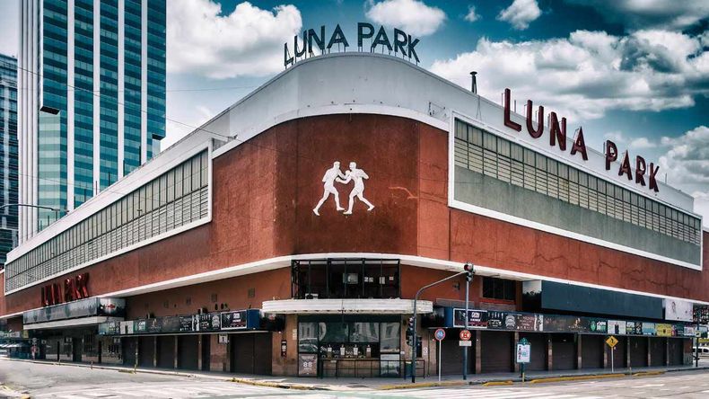 La Iglesia en guardia: dos fundaciones exigieron detener la demolición del Luna Park