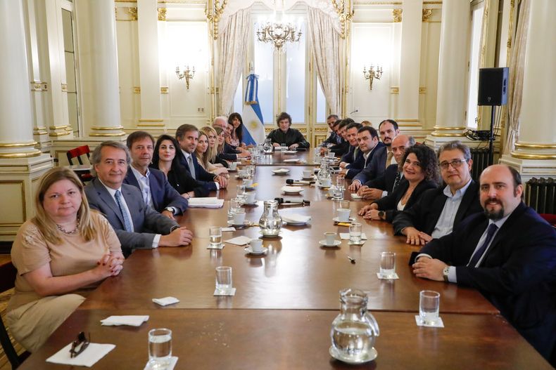 Javier Milei le reiteró a su tropa en Diputados que la ley ómnibus no se negocia